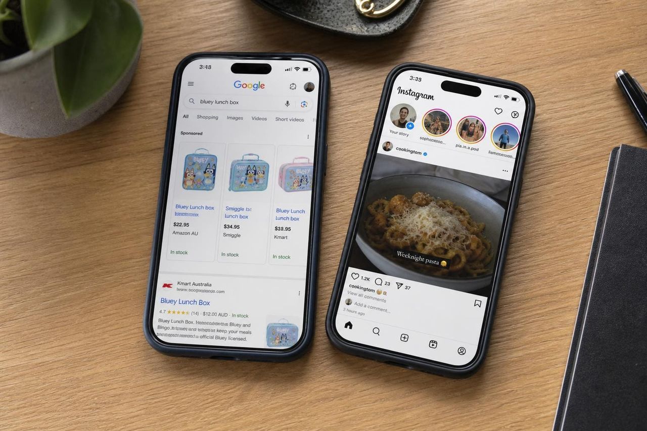 Google Ads und Meta Ads im Vergleich — Werbeplattformen für den Mittelstand auf Laptop und Smartphone. Dieser Inhalt wurde mit Künstlicher Intelligenz erstellt.