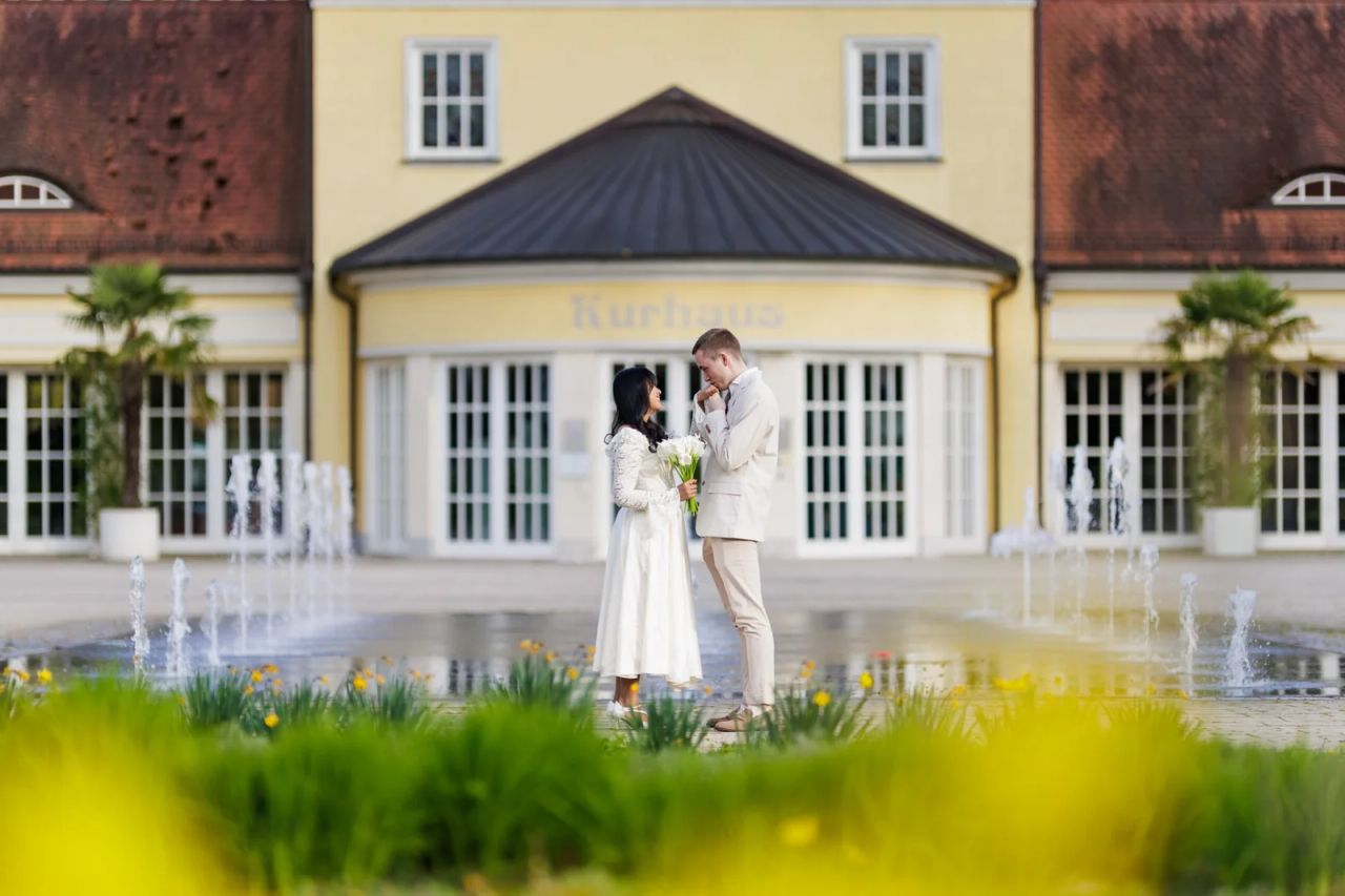 Hochzeitsfotograf in Fulda — emotionale Aufnahme eines Brautpaares im warmen Abendlicht
