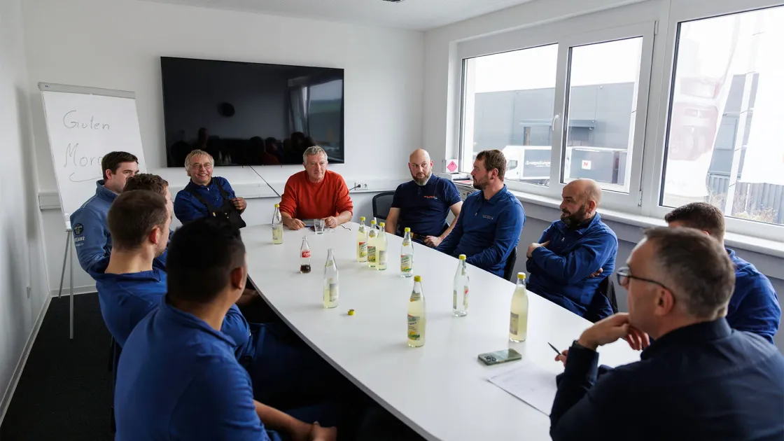 Besprechung im Team von STA-TECH
