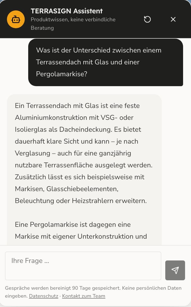 TERRASIGN Assistent erklärt den Unterschied zwischen einem Terrassendach mit Glas und einer Pergolamarkise