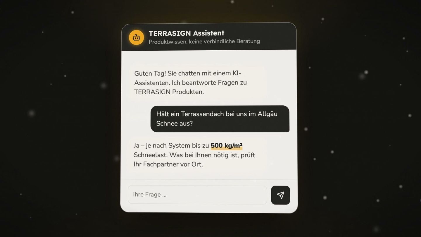 Chatfenster des TERRASIGN Assistenten: Auf die Frage, ob ein Terrassendach im Allgäu Schnee aushält, antwortet er „je nach System bis zu 500 kg/m² Schneelast, was bei Ihnen nötig ist, prüft Ihr Fachpartner vor Ort“